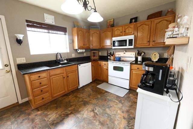 511 3rd St SE, Minot, ND 58701