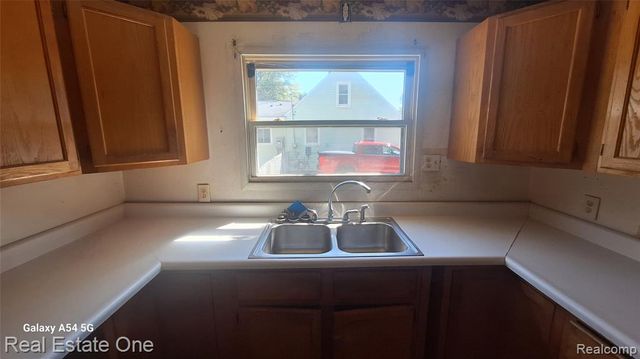 28214 Eton Street, Westland, MI 48186