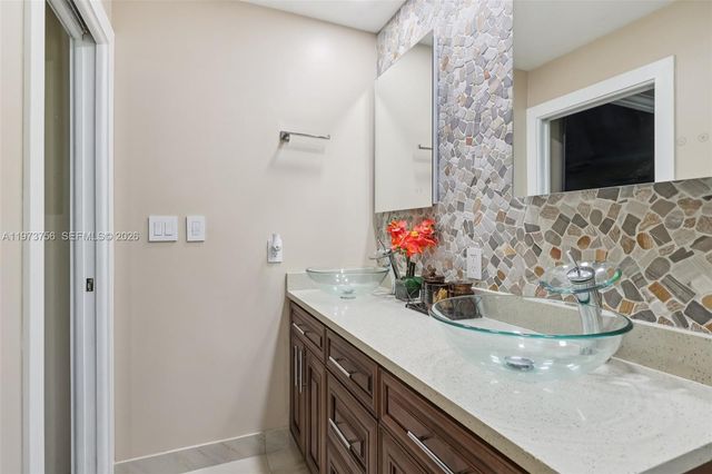 11573 NW 39th Pl, Coral Springs, FL 33065