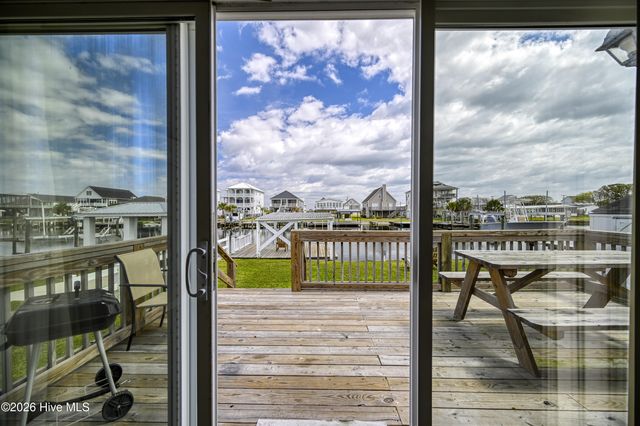 7060 7th Street, Surf City, NC 28445