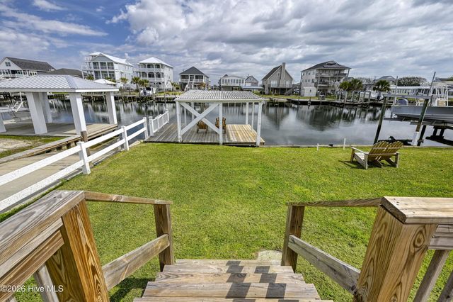 7060 7th Street, Surf City, NC 28445