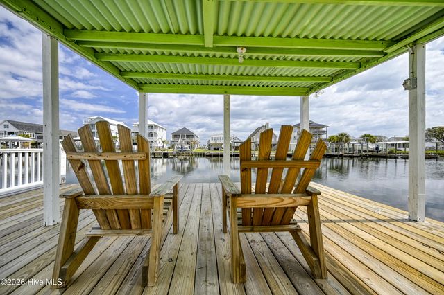 7060 7th Street, Surf City, NC 28445