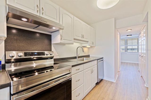 4890 BAY STREET NE 330, St Petersburg, FL 33703