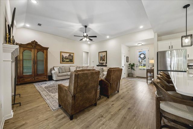 200 OAKLAND RIDGE CV, Oakland, TN 38060