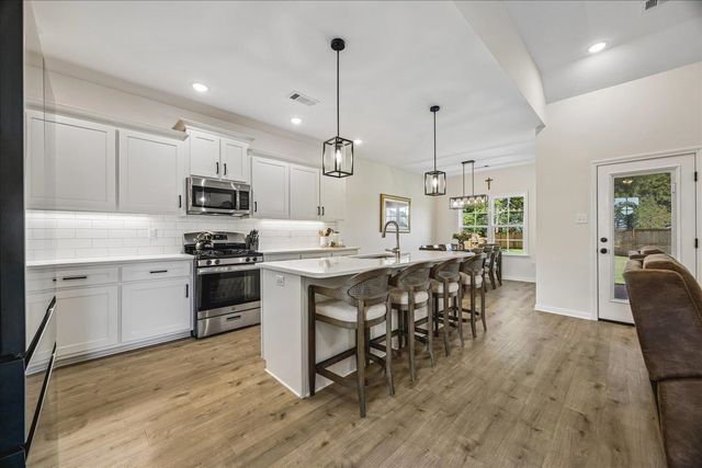 200 OAKLAND RIDGE CV, Oakland, TN 38060