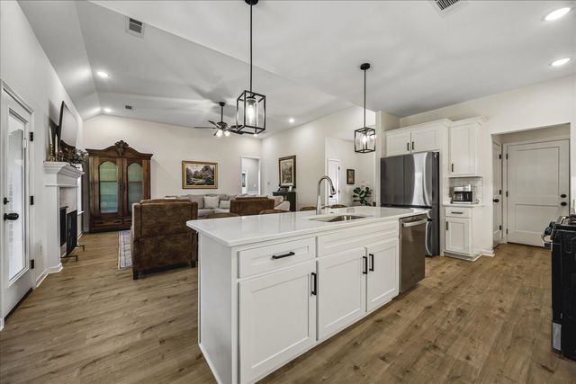 200 OAKLAND RIDGE CV, Oakland, TN 38060