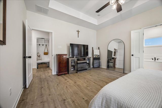 200 OAKLAND RIDGE CV, Oakland, TN 38060