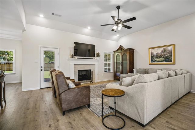 200 OAKLAND RIDGE CV, Oakland, TN 38060