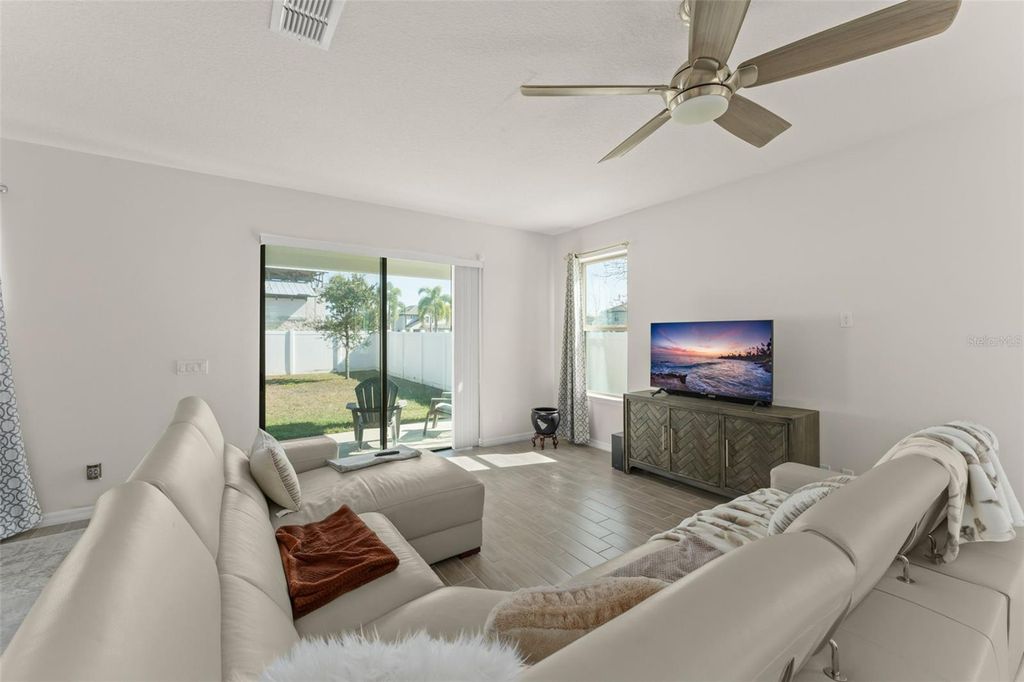 Image 13 of property listing at 9847 AUREA MOSS LANE, Orlando, FL 32832