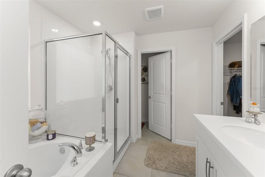 Image 34 of property listing at 9847 AUREA MOSS LANE, Orlando, FL 32832