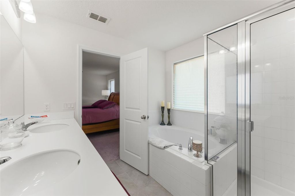 Image 35 of property listing at 9847 AUREA MOSS LANE, Orlando, FL 32832