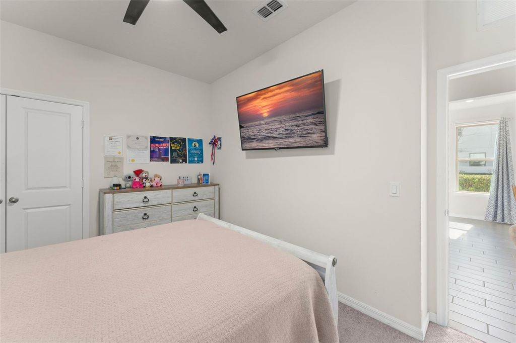 Image 7 of property listing at 9847 AUREA MOSS LANE, Orlando, FL 32832