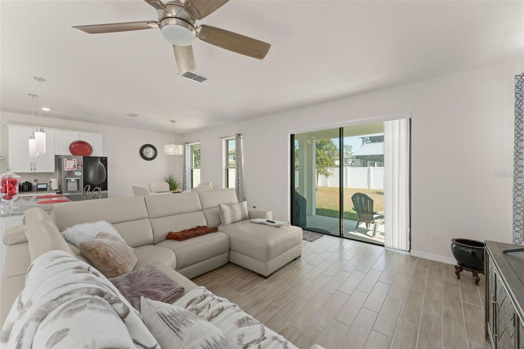 Image 10 of property listing at 9847 AUREA MOSS LANE, Orlando, FL 32832