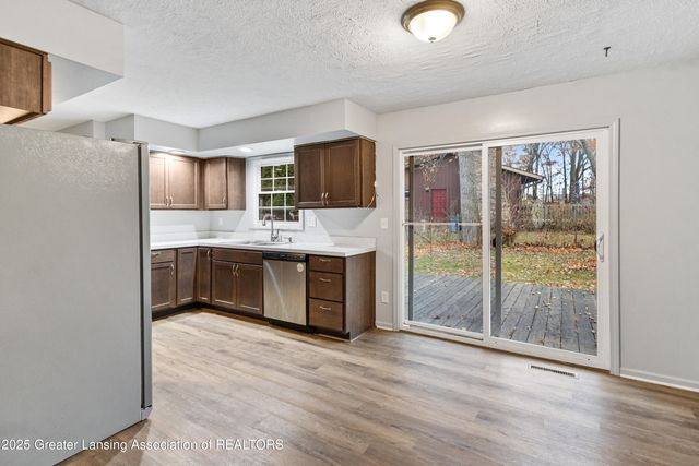 416 Riverview Drive, Dewitt, MI 48820