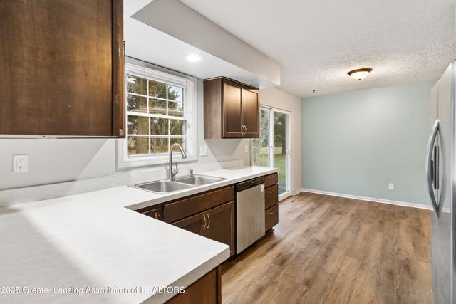 416 Riverview Drive, Dewitt, MI 48820