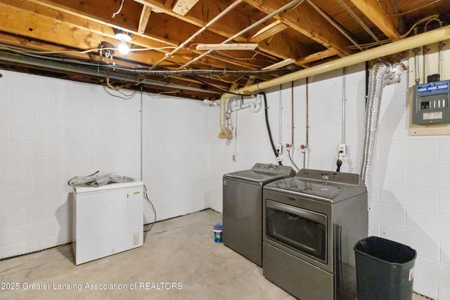 416 Riverview Drive, Dewitt, MI 48820