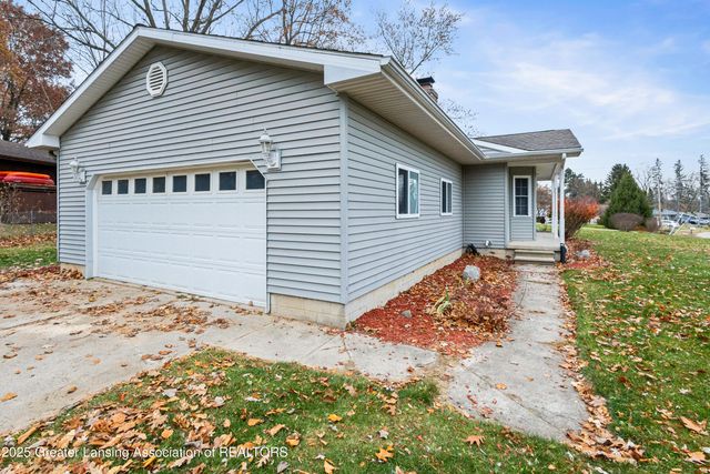 416 Riverview Drive, Dewitt, MI 48820