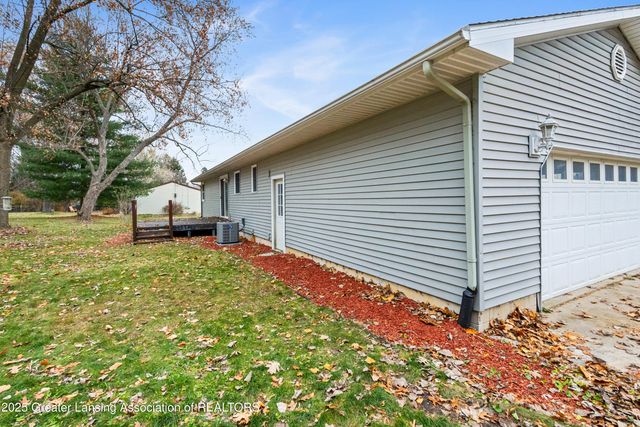416 Riverview Drive, Dewitt, MI 48820