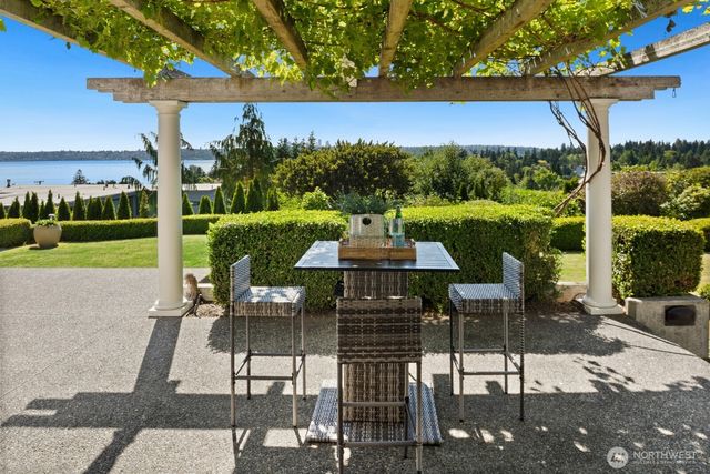 8443 NE 6th Street, Medina, WA 98039