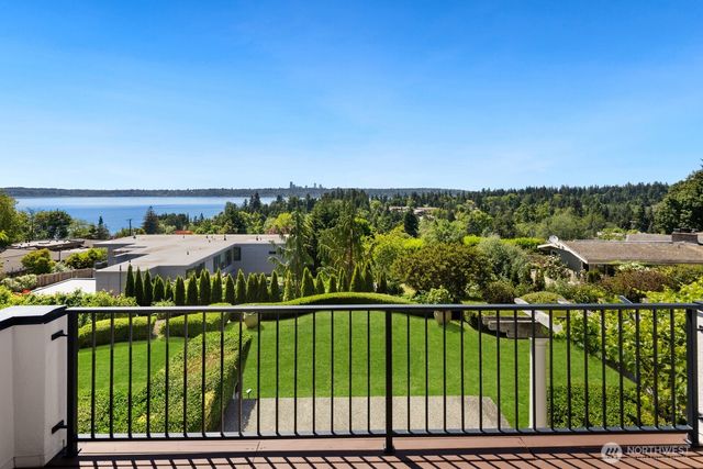 8443 NE 6th Street, Medina, WA 98039