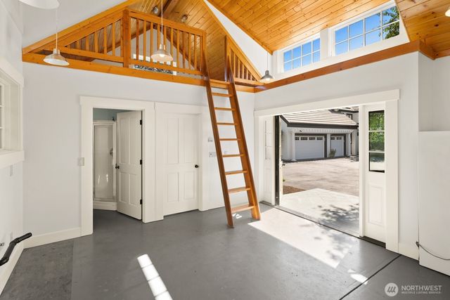 8443 NE 6th Street, Medina, WA 98039