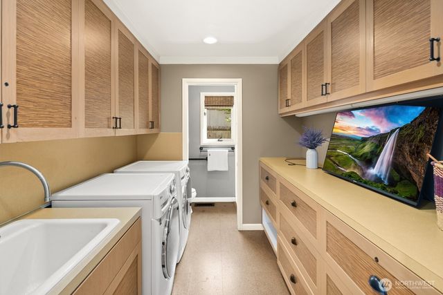 8443 NE 6th Street, Medina, WA 98039