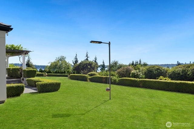 8443 NE 6th Street, Medina, WA 98039