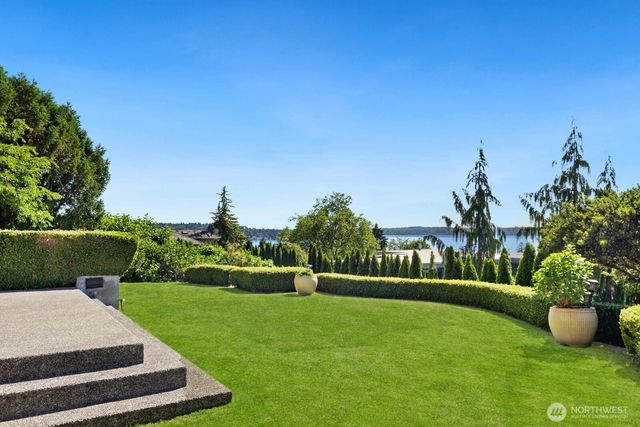 8443 NE 6th Street, Medina, WA 98039
