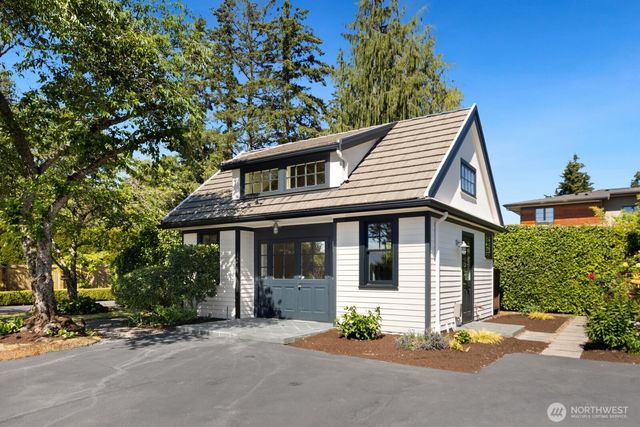 8443 NE 6th Street, Medina, WA 98039