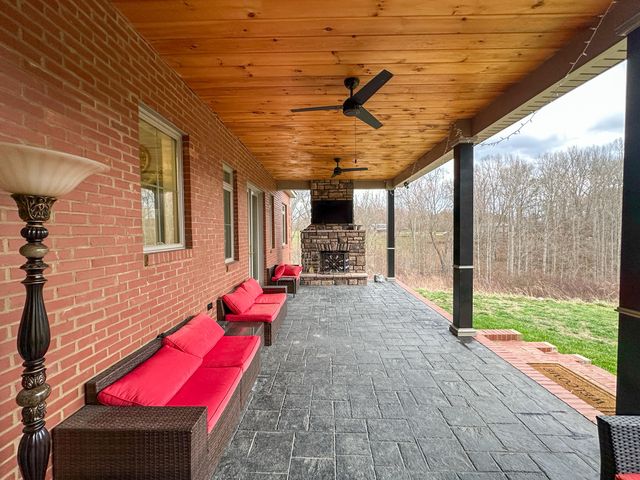 128 Marcum Trail, East Bernstadt, KY 40729