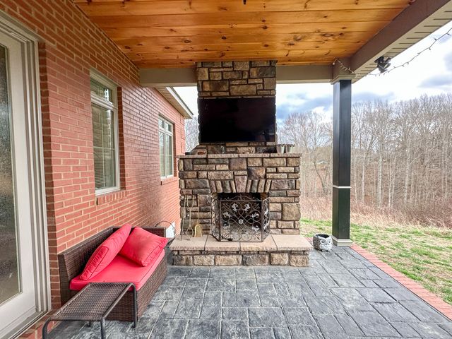 128 Marcum Trail, East Bernstadt, KY 40729