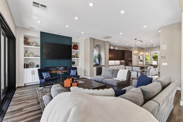 2587 Turtle Head Peak Drive, Las Vegas, NV 89135