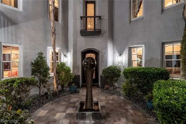 2587 Turtle Head Peak Drive, Las Vegas, NV 89135