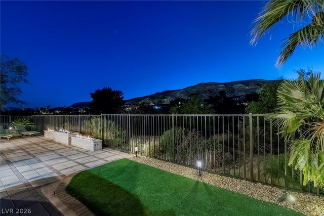 2587 Turtle Head Peak Drive, Las Vegas, NV 89135