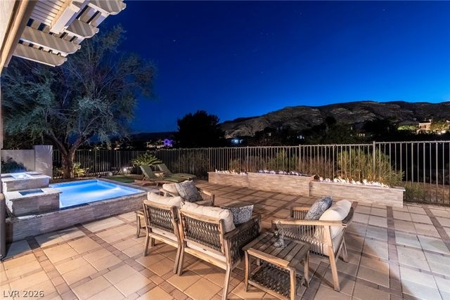 2587 Turtle Head Peak Drive, Las Vegas, NV 89135