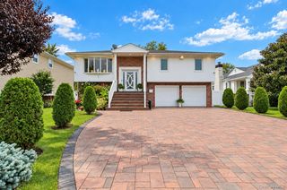 928 N Fletcher Avenue, Valley Stream, NY 11580