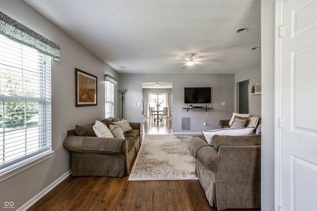15517 Wandering Way, Noblesville, IN 46060