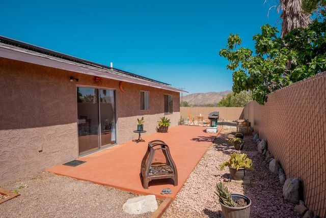 9247 Navajo Trail, Morongo Valley, CA 92256