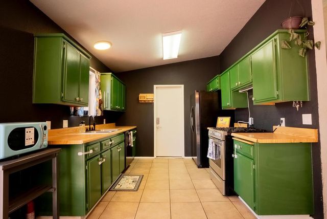 9247 Navajo Trail, Morongo Valley, CA 92256