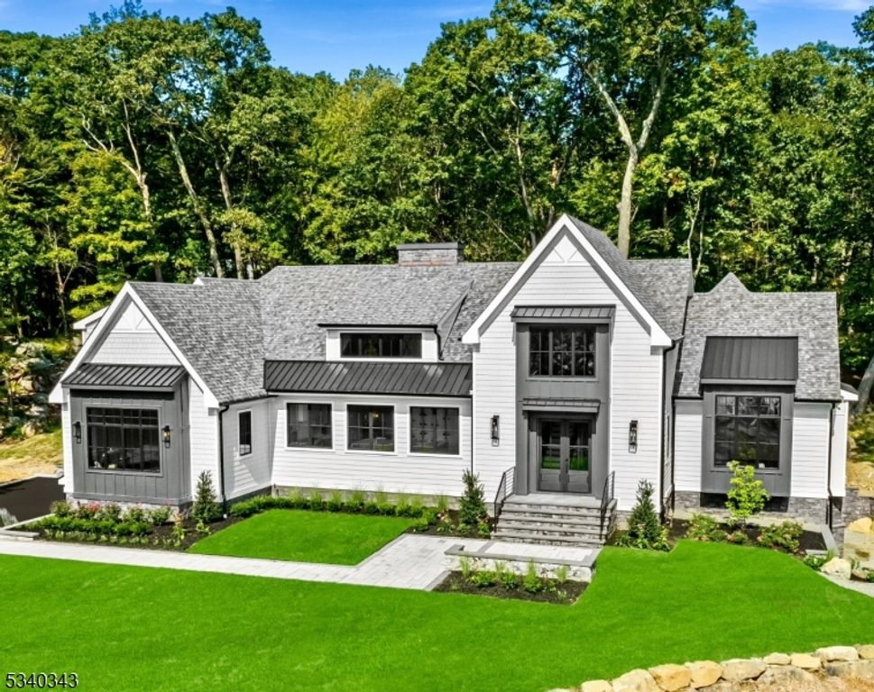 768 W Shore Dr, Kinnelon Boro, NJ 07405