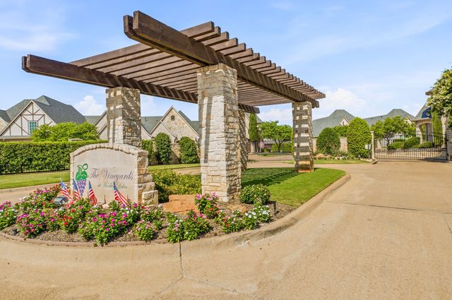 2414 Vineyard Drive, Granbury, TX 76048