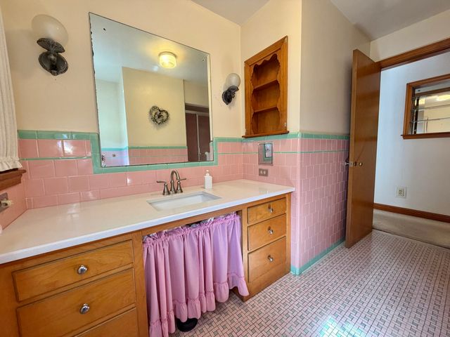 400 Shearer St, Palmer, MA 01069