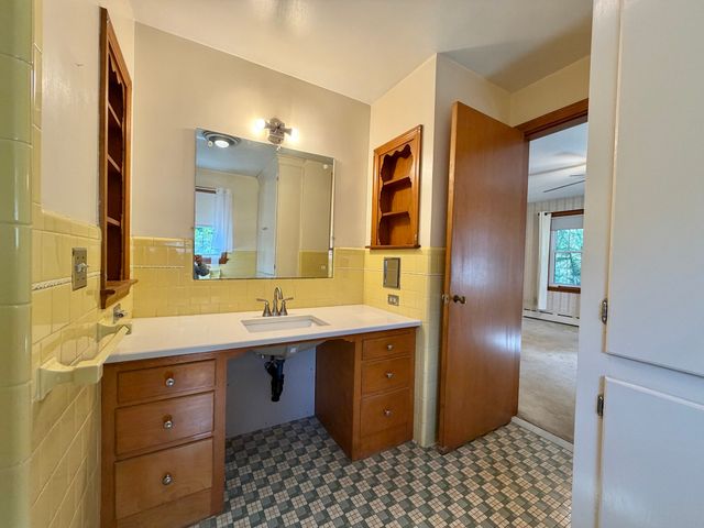 400 Shearer St, Palmer, MA 01069