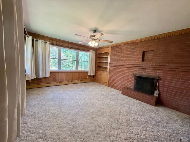 400 Shearer St, Palmer, MA 01069