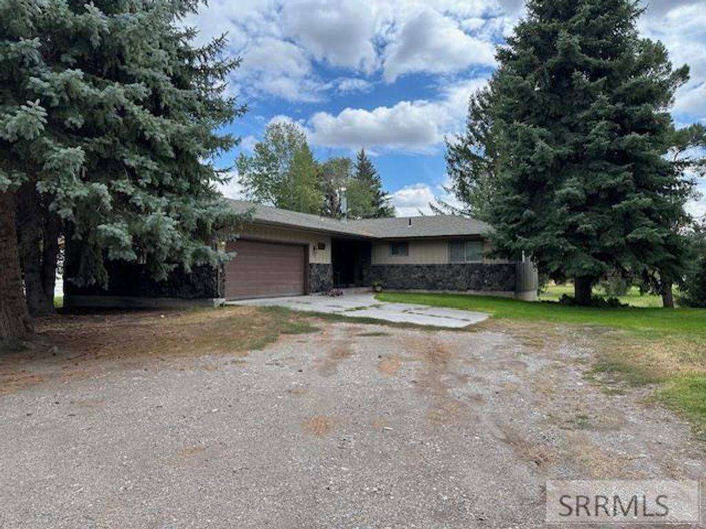 Image 2 of property listing at 643 W 100 S, Blackfoot, ID 83221