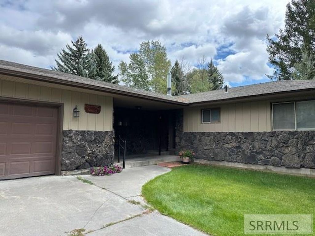 Image 3 of property listing at 643 W 100 S, Blackfoot, ID 83221