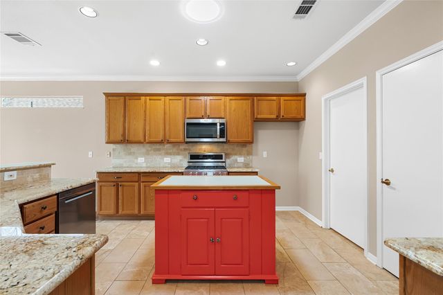 103 Harness LN, Georgetown, TX 78633