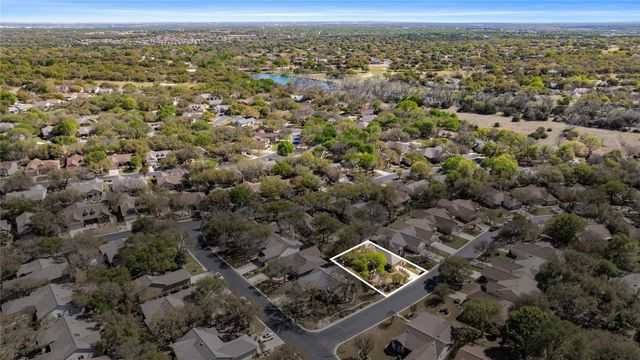 103 Harness LN, Georgetown, TX 78633