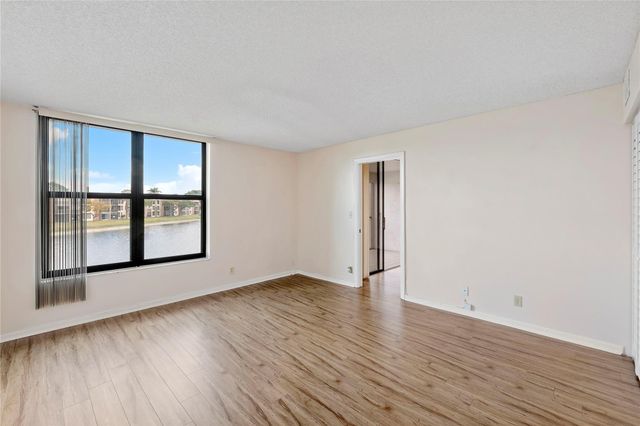 6519 Coral Lake Drive 207, Margate, FL 33063