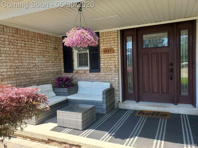1847 Lyster Lane, Troy, MI 48085